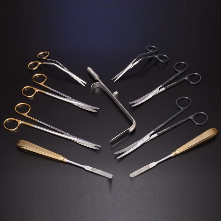 black hirurški instrumenti